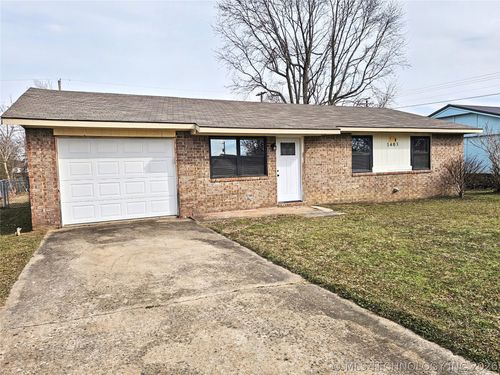 1403 N 6th St, Stilwell, OK, 74960-6801 | Card Image