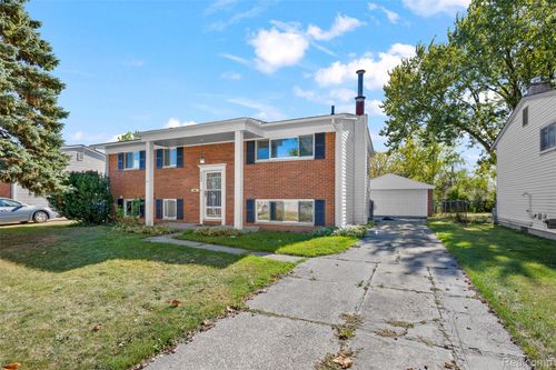 2268 Serra Dr, Sterling Heights, MI, 48310-5248 | Card Image