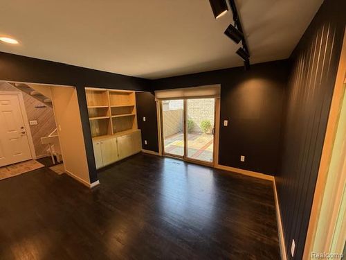 apt-8-41350 Woodward Ave, Bloomfield Hills, MI, 48304-5135 | Card Image