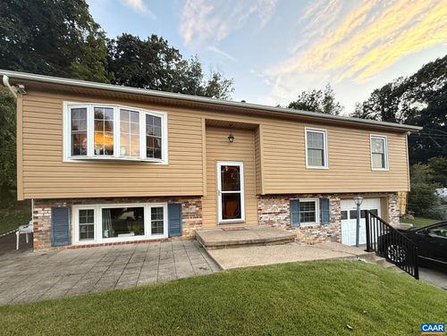 665 Gloria Pl, STAUNTON, VA, 24401-4857 | Card Image