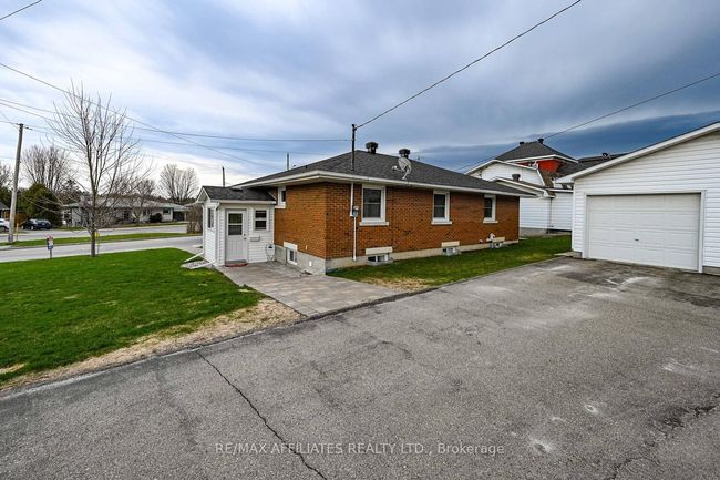 2 Philip St, House other with 4 bedrooms, 2 bathrooms and 4 parking in Smiths Falls ON | Image 42