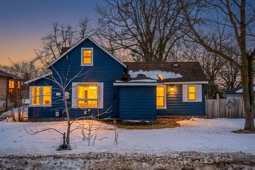 39 Grove St W, Barrie, ON, L4N1M6 | Card Image