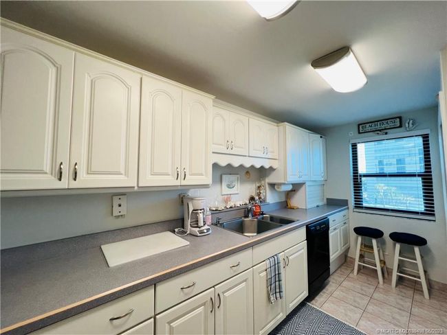 APT-401 - 10044 Ocean Dr, Condo with 3 bedrooms, 2 bathrooms and null parking in Jensen Beach FL | Image 12
