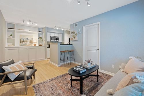 apt-303-3204 Menchaca Rd, Austin, TX, 78704-5926 | Card Image