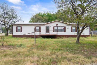 217 W Commerce, House other with 3 bedrooms, 2 bathrooms and null parking in Uvalde TX | Image 1