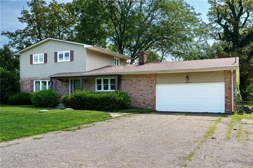 2440 E Possum Rd, Springfield, OH, 45502-8812 | Card Image