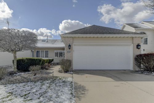 1647 Dogwood Dr, Crown Point, IN, 46307-9149 | Card Image