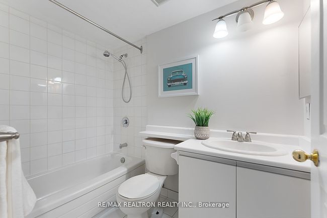 307 - 110 Promenade Cir, Condo with 2 bedrooms, 2 bathrooms and null parking in Vaughan ON | Image 38