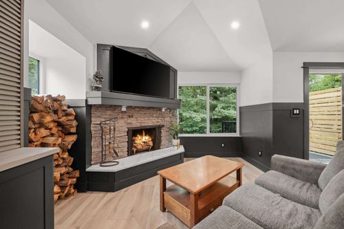 1430 Draycott Rd, North Vancouver, BC, V7J1W2 | Card Image