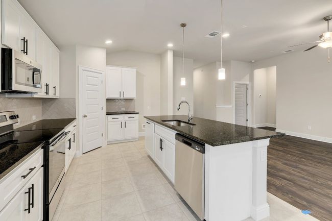 20809 Peacemaker Trl, House other with 3 bedrooms, 2 bathrooms and 4 parking in Lago Vista TX | Image 12