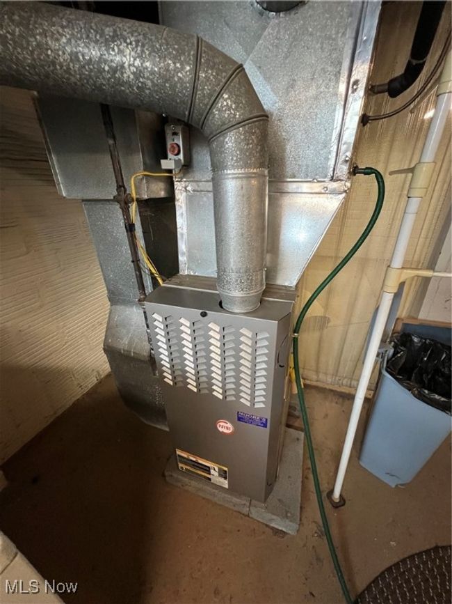 View of utility room | Image 18