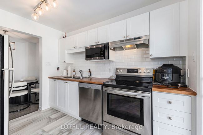 268 Stoneway Dr, House attached with 3 bedrooms, 2 bathrooms and 2 parking in Nepean ON | Image 11
