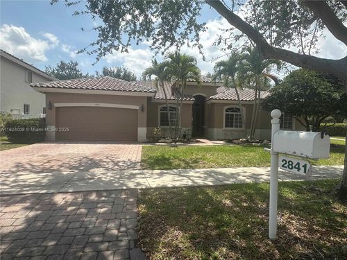 2841-2841 Poinciana Cir, Hollywood, FL, 33026-3707 | Card Image