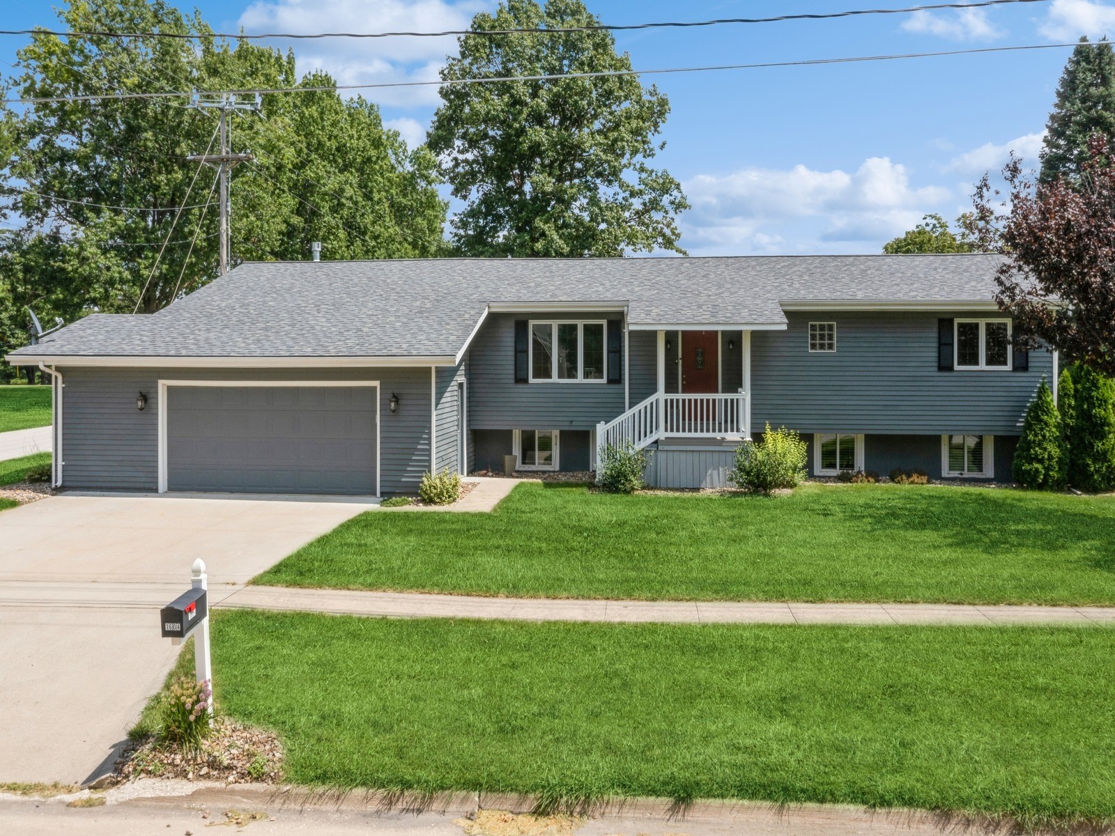 Country Club Rd, Indianola, IA 50125