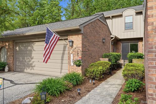 1687 Lodge Pole Ln, Rochester Hills, MI, 48309-3386 | Card Image