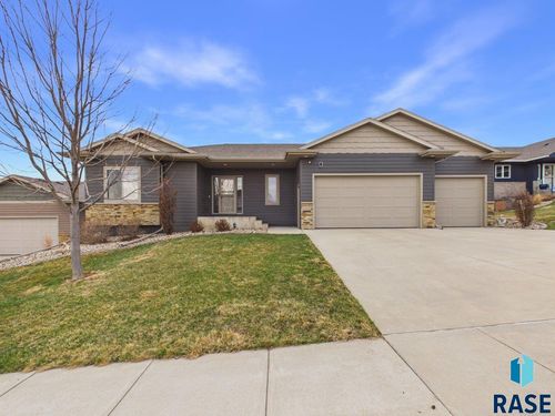 713 N Garnet Cir Circle, Brandon, SD, 57005 | Card Image