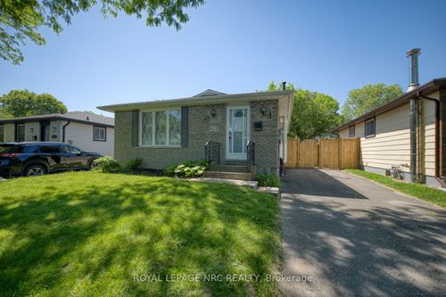 6128 Strohan St, Niagara Falls, ON, L2J3J4 | Card Image