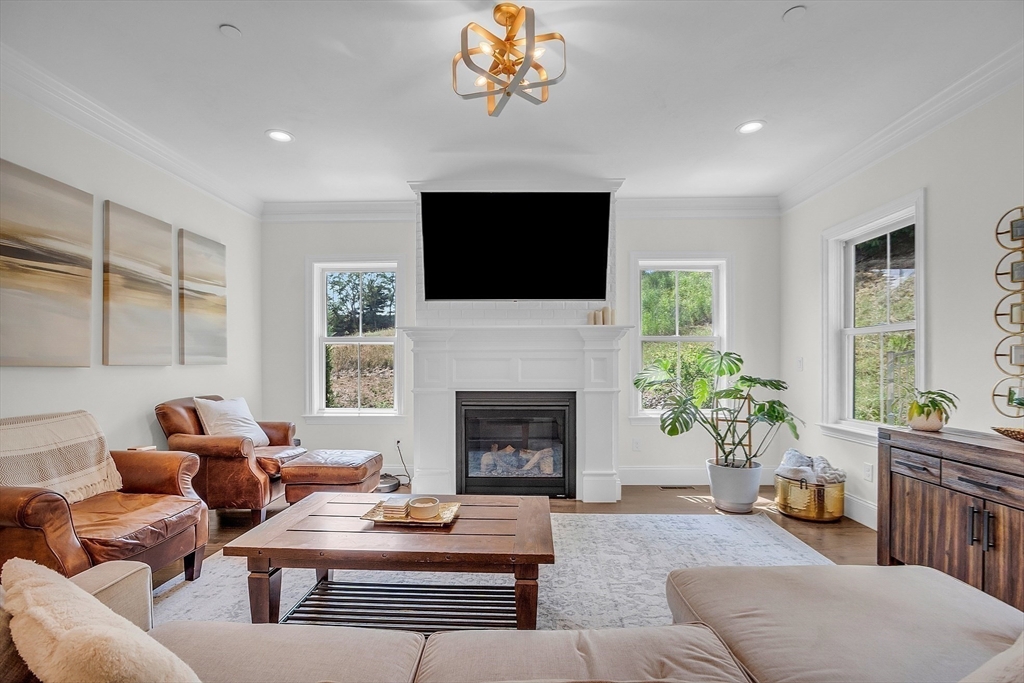 Bailey Pond Ln, Amesbury, MA 01913