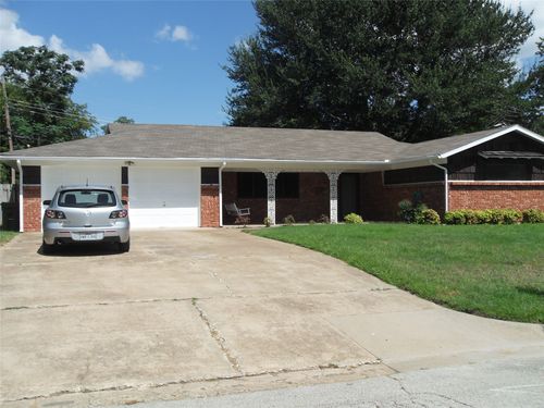 1024 Eunice St, Hurst, TX, 76053-5020 | Card Image