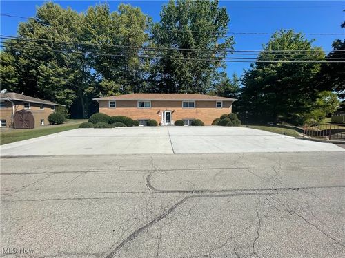 2 Sandy Dr, New Middletown, OH, 44442-8766 | Card Image