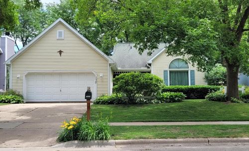 7925 W Oakbrook Circle, Madison, WI, 53717 | Card Image