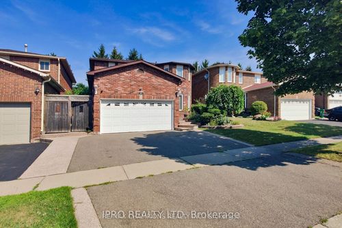 97 Castlehill Rd, Brampton, ON, L6X4C3 | Card Image