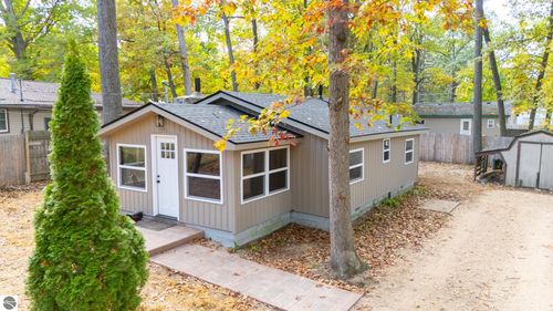 203 Tudor Dr, Prudenville, MI, 48651-9750 | Card Image