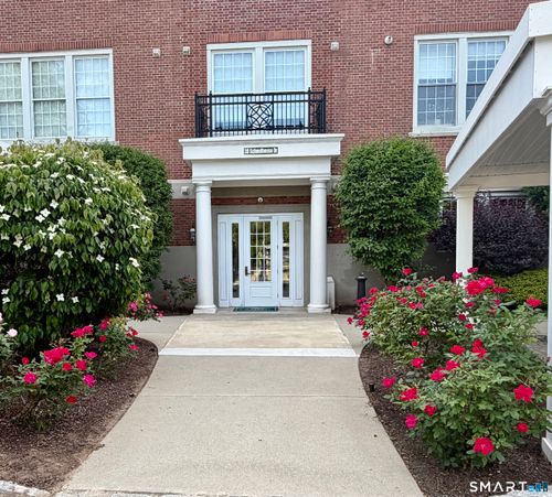 105-30 Schoolhouse Dr, West Hartford, CT, 06110-1433 | Card Image