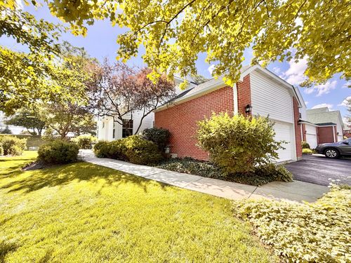 110 Pembroke Cir, Lake Bluff, IL, 60044-1160 | Card Image