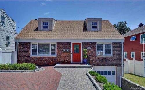 2-54 Mcgeory Ave, Yonkers, NY, 10708-6615 | Card Image