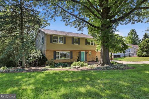 2031 Hollywood Pkwy, YORK, PA, 17403-4213 | Card Image