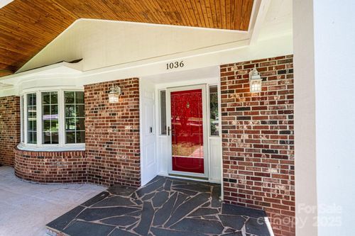 1036 11th Street Circle Dr Nw, Hickory, NC, 28601-2224 | Card Image