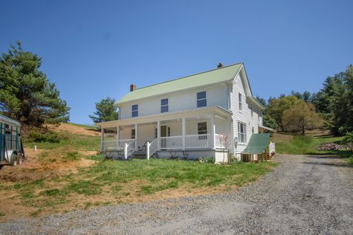 809 Graysville Rd Se, Copper Hill, VA, 24079-2627 | Card Image