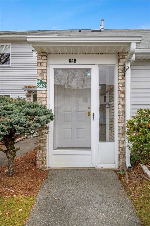 846 Halifax Dr, Warwick, RI, 02886-1707 | Card Image
