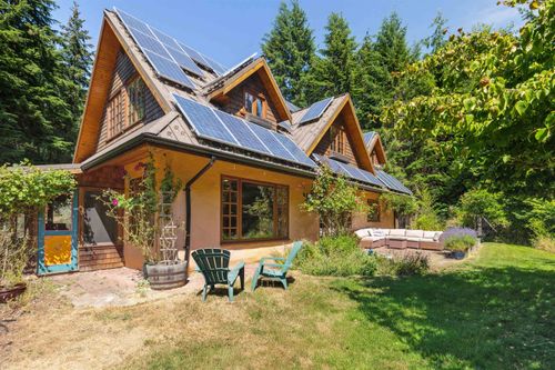 320 Forest Ridge Rd, Bowen Island, BC, V0N1G2 | Card Image
