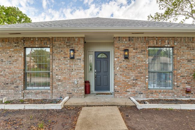 2221 Cliffside Dr, House other with 4 bedrooms, 2 bathrooms and null parking in Plano TX | Image 4