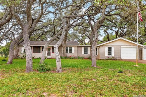 1521 S Mathis St, Rockport, TX, 78382-3801 | Card Image