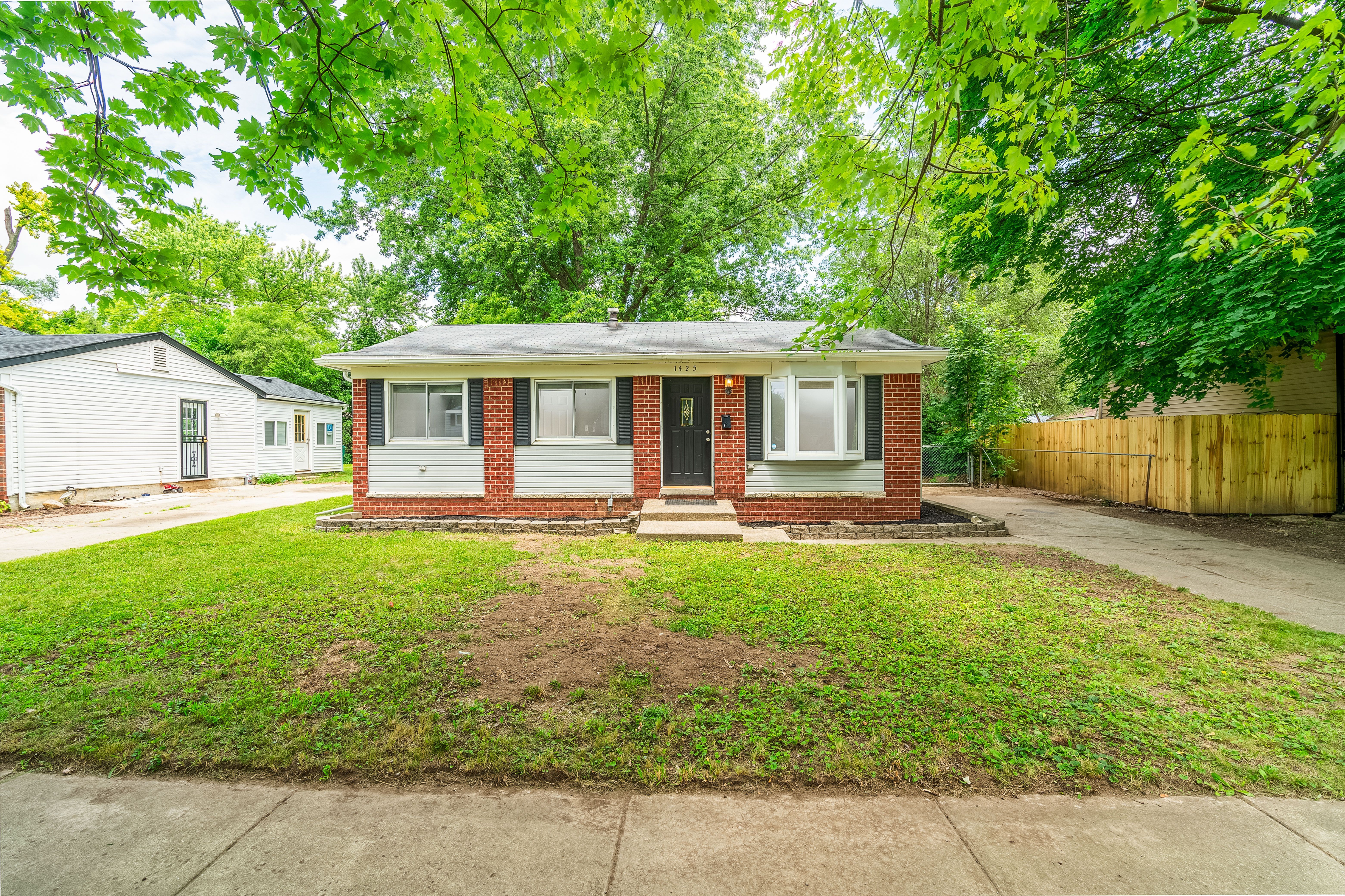Harry St, Ypsilanti, MI 48198