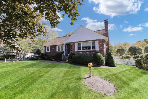 253 Village St, Medway, MA, 02053-1402 | Card Image