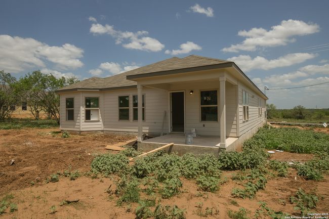 137 Cheyenne Dr, House other with 4 bedrooms, 3 bathrooms and null parking in Floresville TX | Image 24