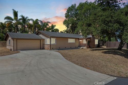 213 Beaumont Dr, Vista, CA, 92084-5633 | Card Image
