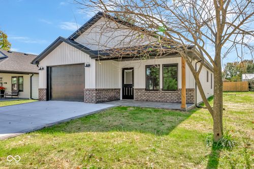 633 W Cherry St, Scottsburg, IN, 47170-1223 | Card Image