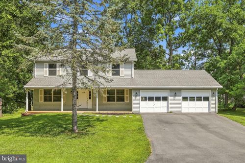 105 Fenway Dr, CHARLES TOWN, WV, 25414-5270 | Card Image
