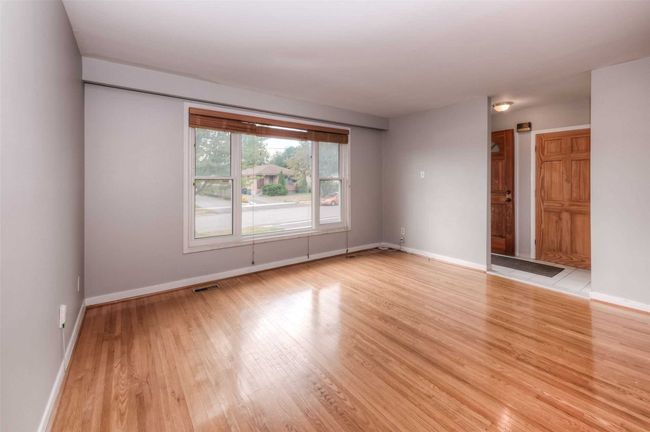 20 Lamella Rd, House other with 3 bedrooms, 2 bathrooms and 5 parking in Etobicoke ON | Image 7