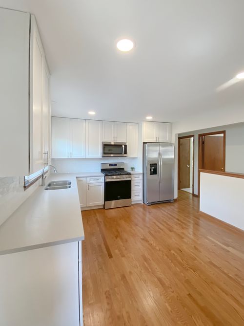 2242 Eastview Dr, Des Plaines, IL, 60018-2711 | Card Image