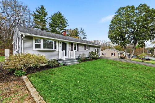 39 Hillside Ave, South Hadley, MA, 01075-2916 | Card Image