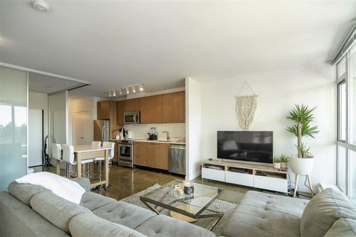 720-221 Union St, Vancouver, BC, V6A0B4 | Card Image