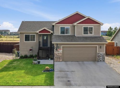 758 Whipsaw Dr, Evansville, WY, 82636-8400 | Card Image