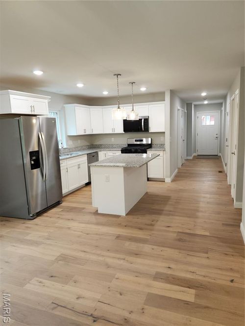 652-b-652 N Kansas St, Edwardsville, IL, 62025-1139 | Card Image