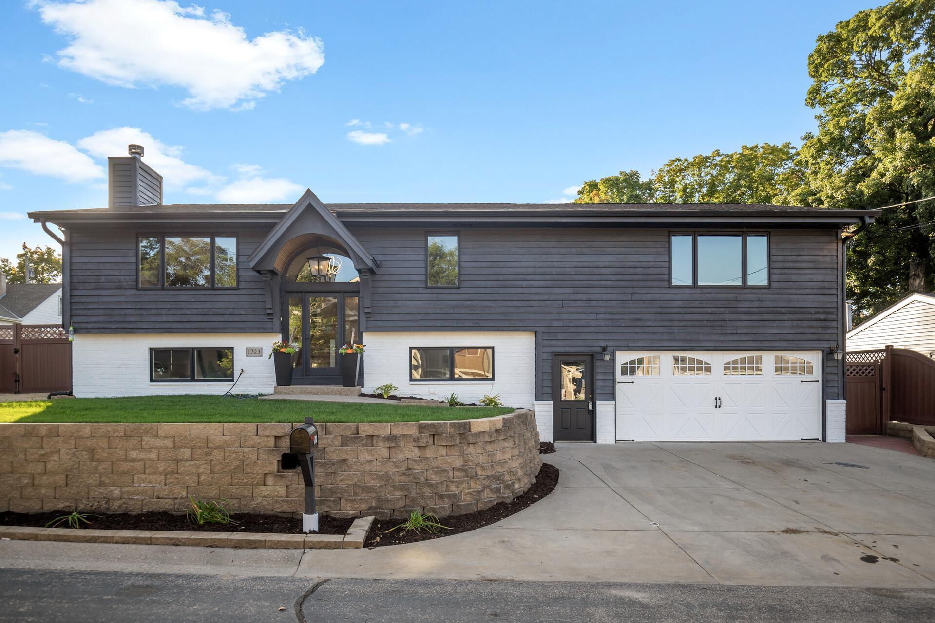 Canary Ln, Mound, MN 55364